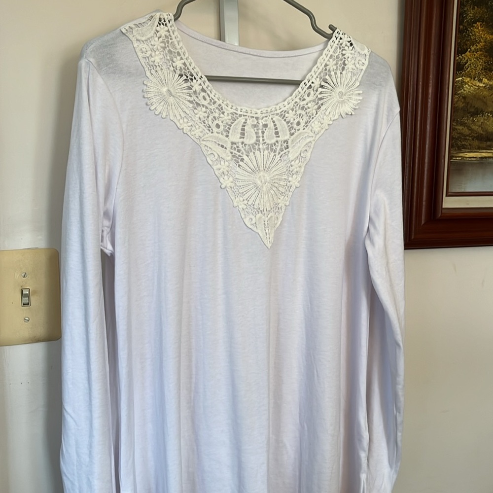 LONG SLEEVE LACE VEE NECK NIGHT GOWN. NWT. SIZE XL. BY FIBI.